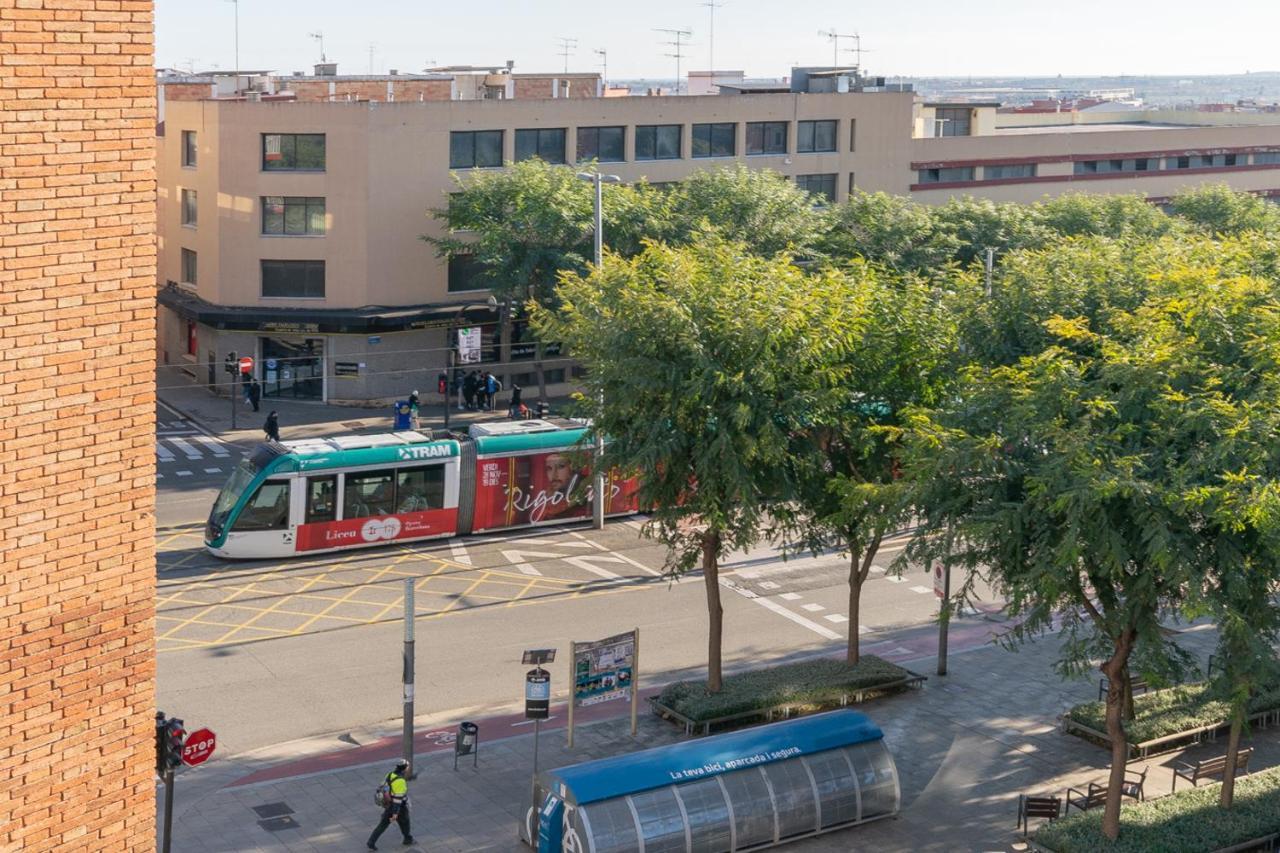 Cadillac Lujo Total Sin Pasar Por Un Hotel Cornellà de Llobregat Exterior foto